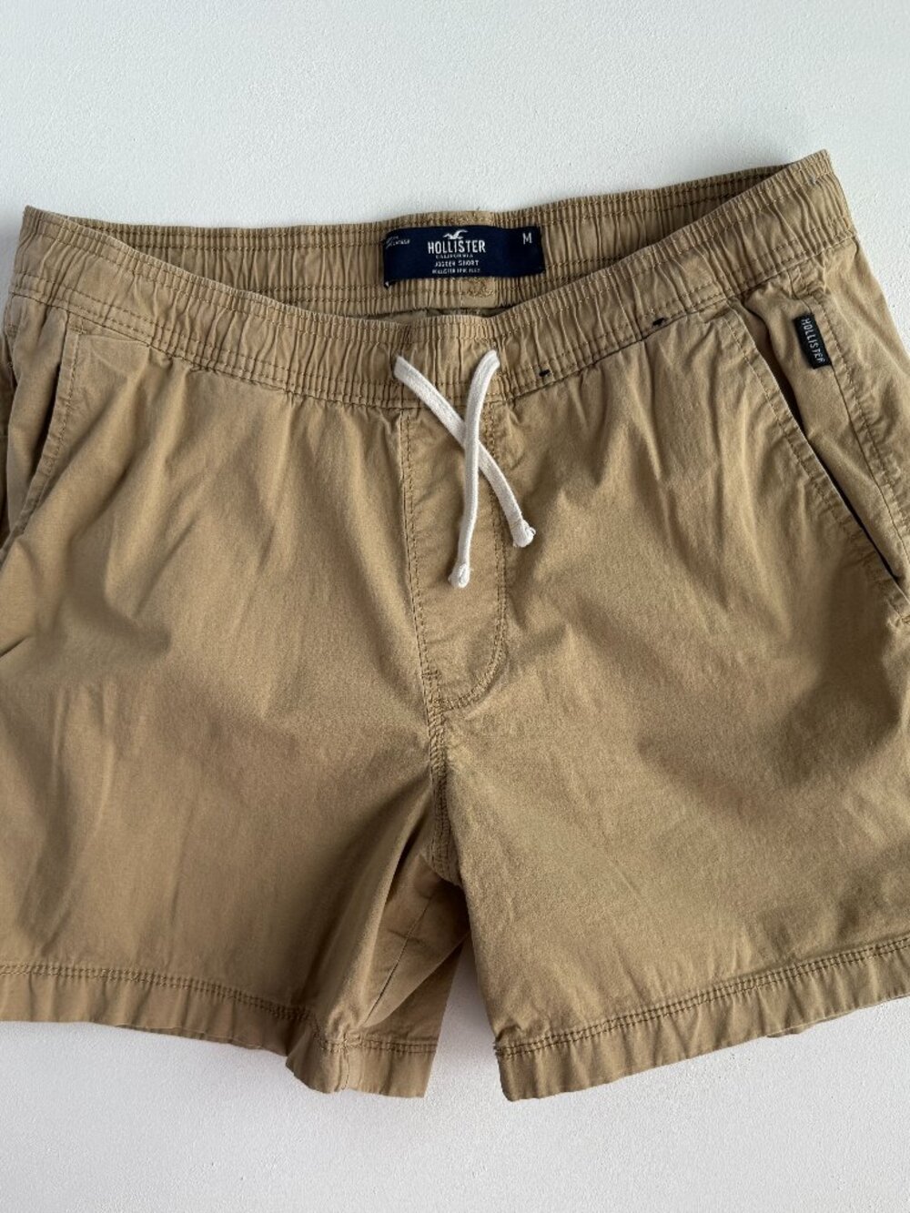 Hollister Mid-Thigh Twill Pull-On Shorts Tan / Khaki Stretch Size M